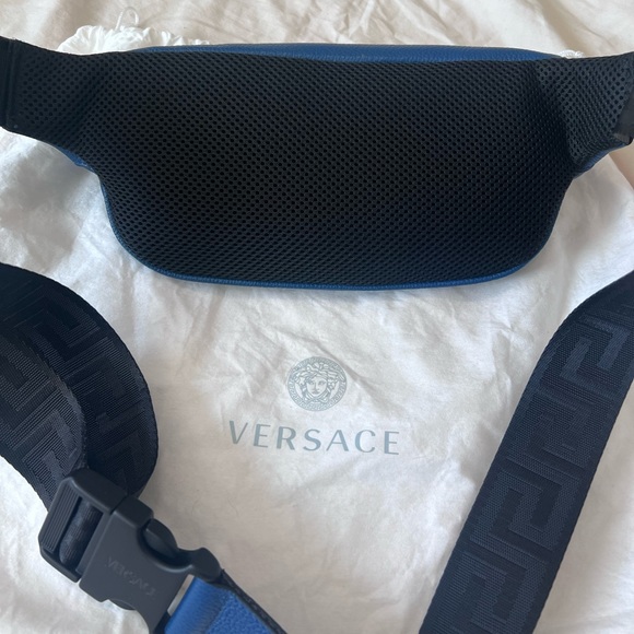NEW VERSACE MICROCHIPPED BLUE LEATHER BELT BAG! - Picture 5 of 15